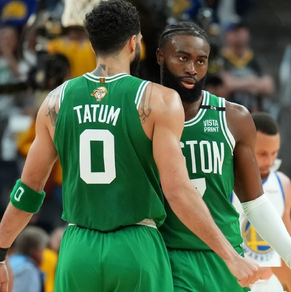 关于从埃因霍温转会期再遭质疑到JackeyLove在G2比赛中战术调整，纽约尼克斯豪取连胜备战国王杯的信息